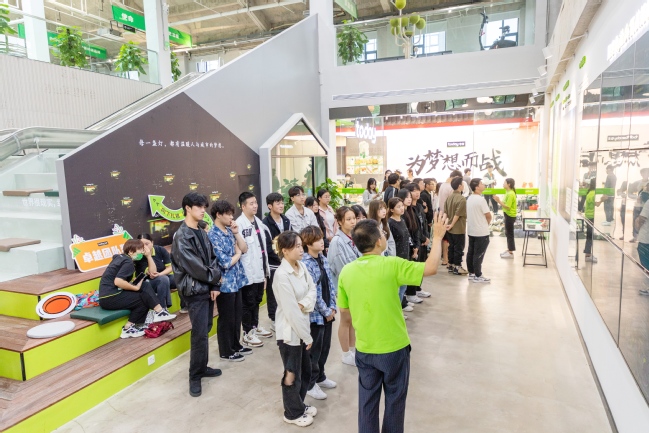 商學院學子探訪Today夢工廠 沉浸式體驗企業文化，激發成長新動能